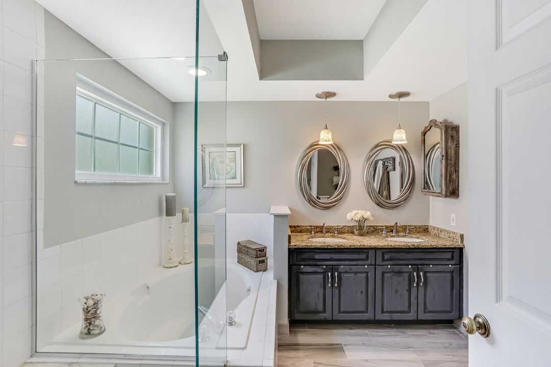 104 Tuscana Ct #805, Naples, FL 34119