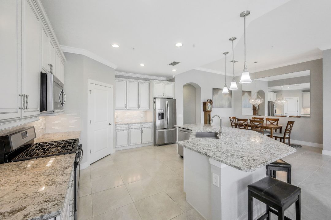2137 Frangipani Cir #3 - 202, Naples, FL 34120