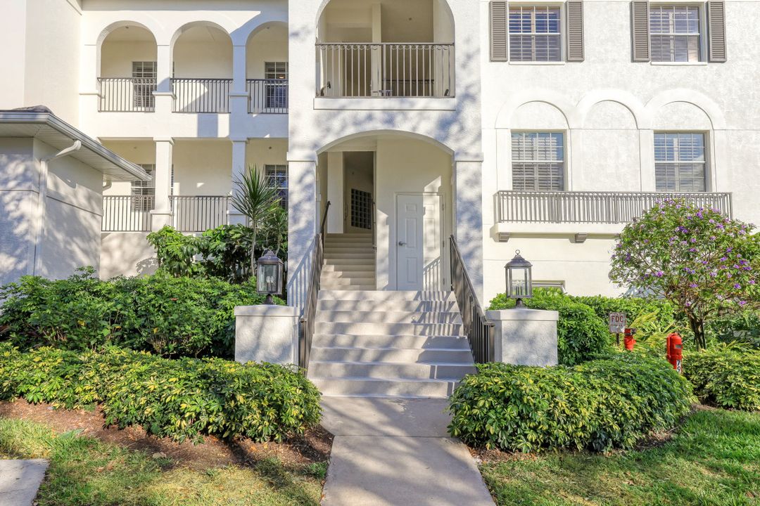 790 Bentwater Cir #203, Naples, FL 34108