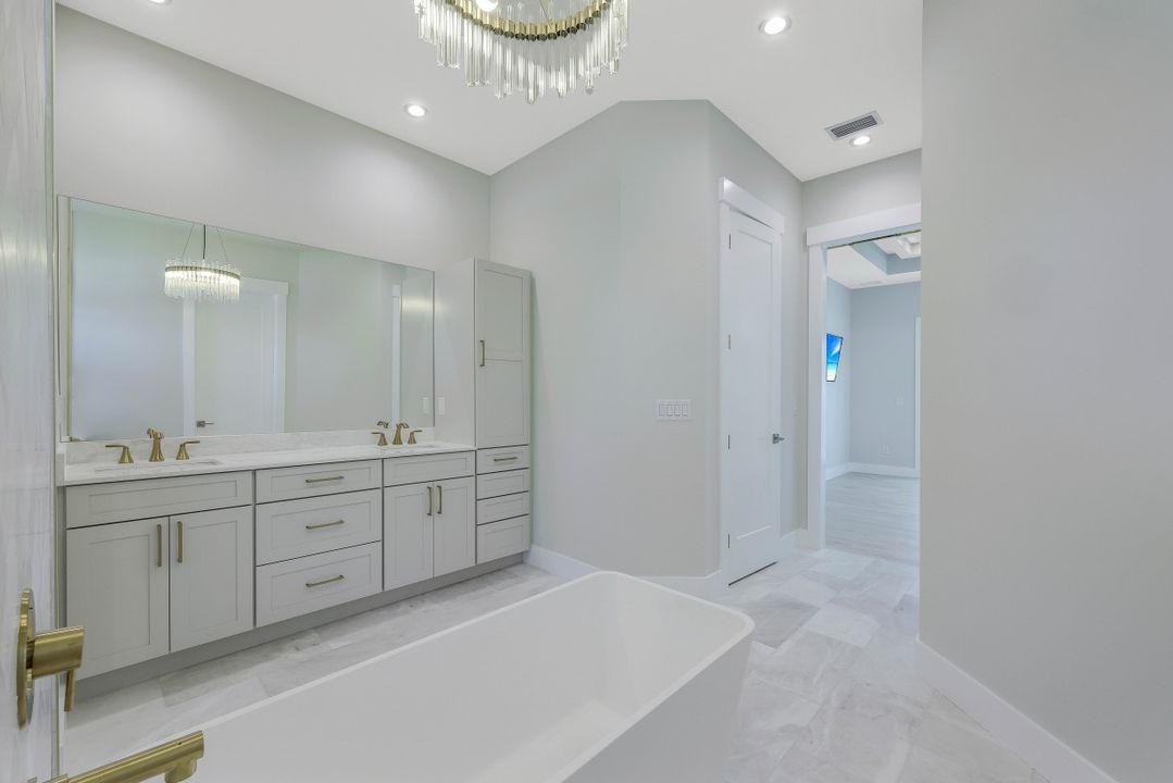 4604 SW 9th Ave, Cape Coral, FL 33914