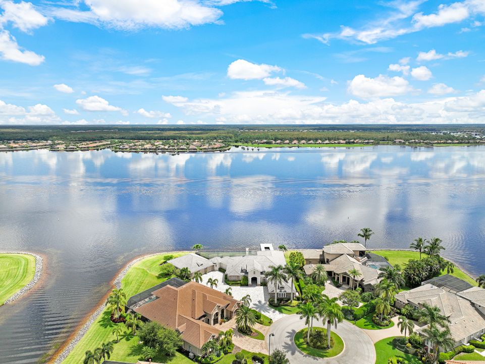 9337 Granite Ct, Naples, FL 34120