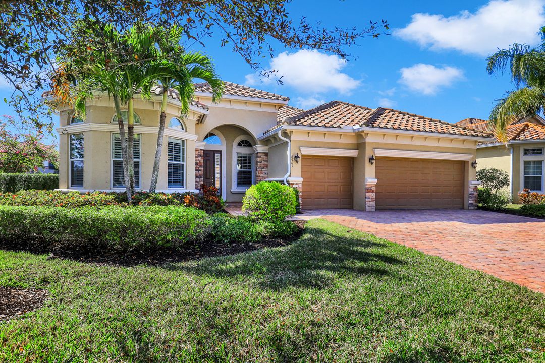 8961 Quarry Dr, Naples, FL 34120