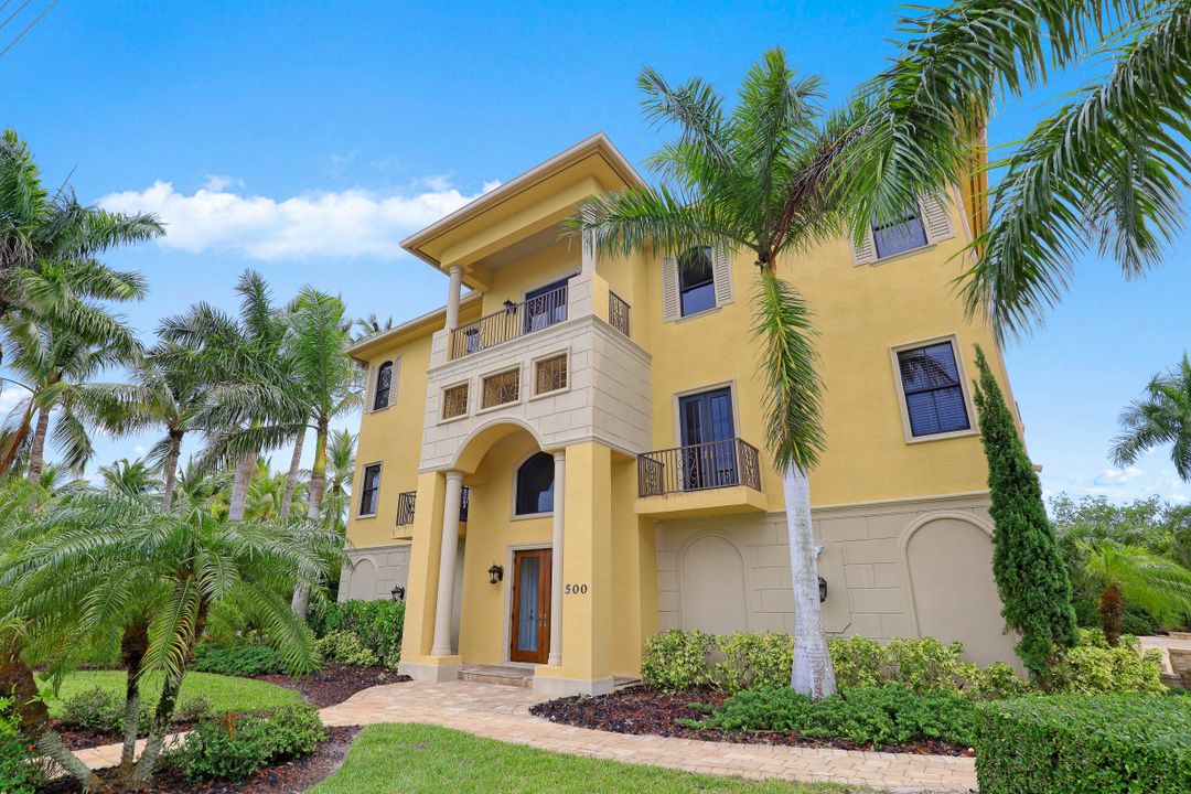 500 Spinnaker Dr, Marco Island, FL 34145