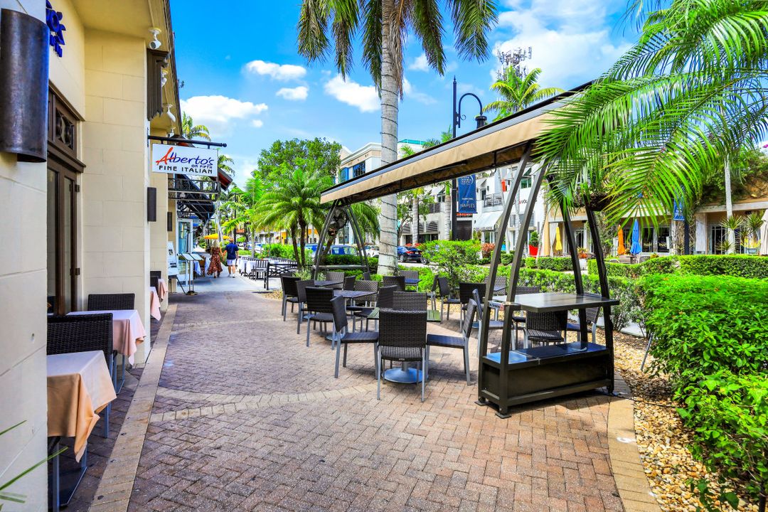 900 5th Ave S #302, Naples, FL 34102