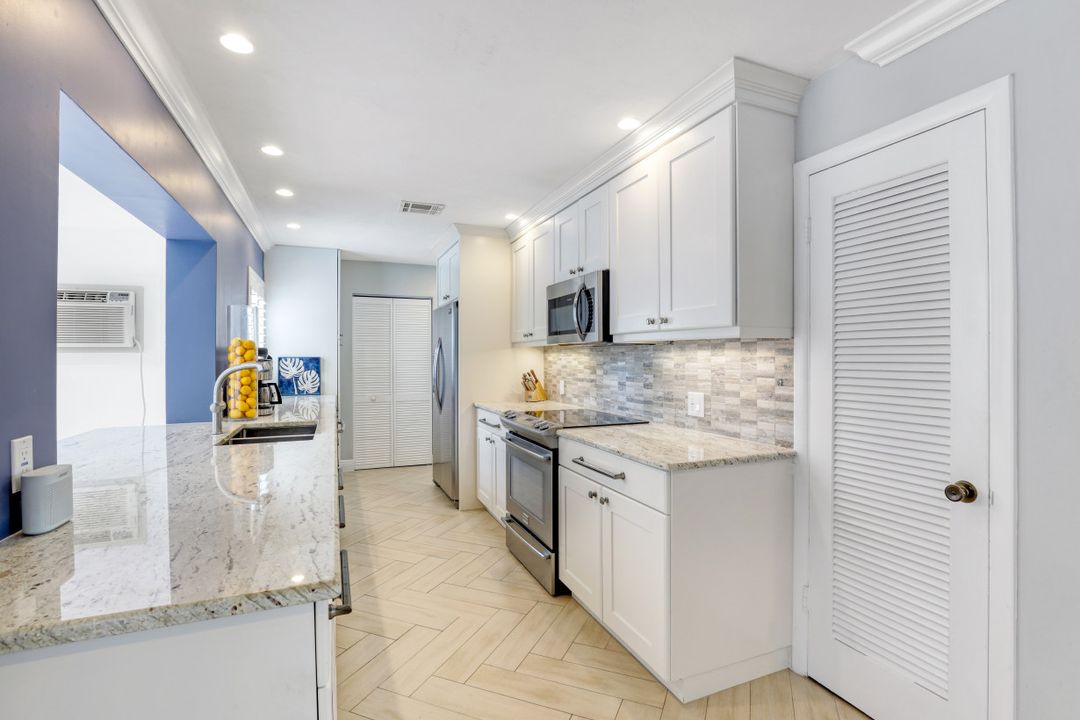 1236 13th Ave N, Naples, FL 34102