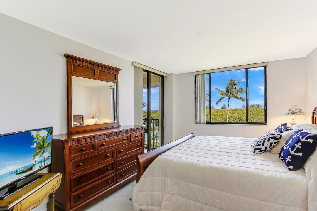 17 Bluebill Ave #305, Naples, FL 34108