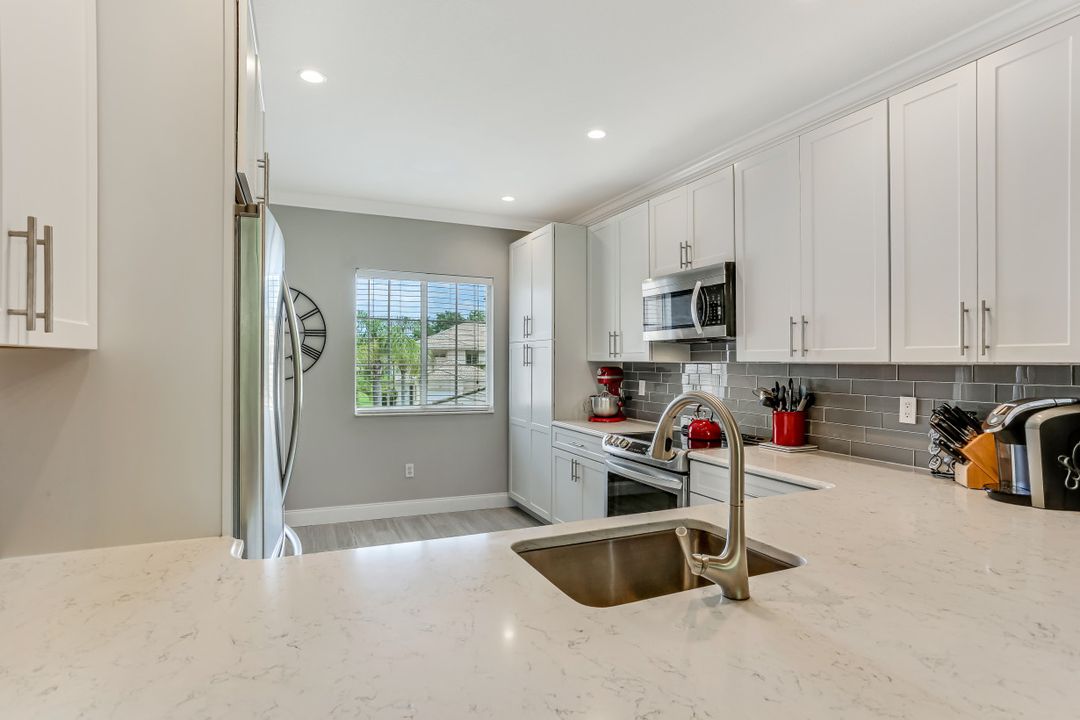 680 Luisa Ln #4, Naples, FL 34104