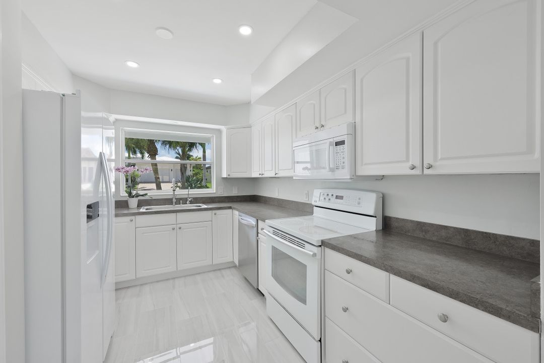 5337 Mikado Ct, Cape Coral, FL 33904