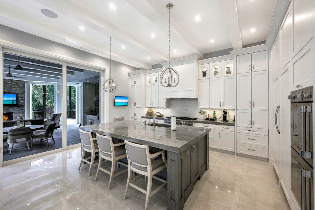 261 Hideaway Cir N, Marco Island, FL 34145