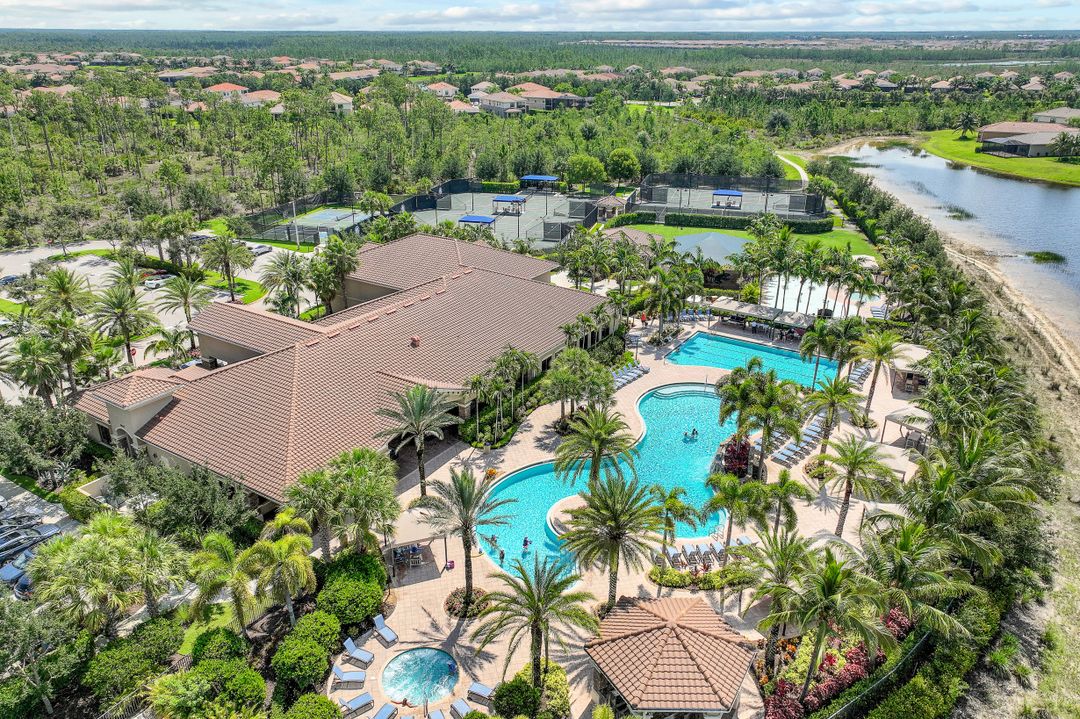 3642 Santaren Ct, Naples, FL 34119