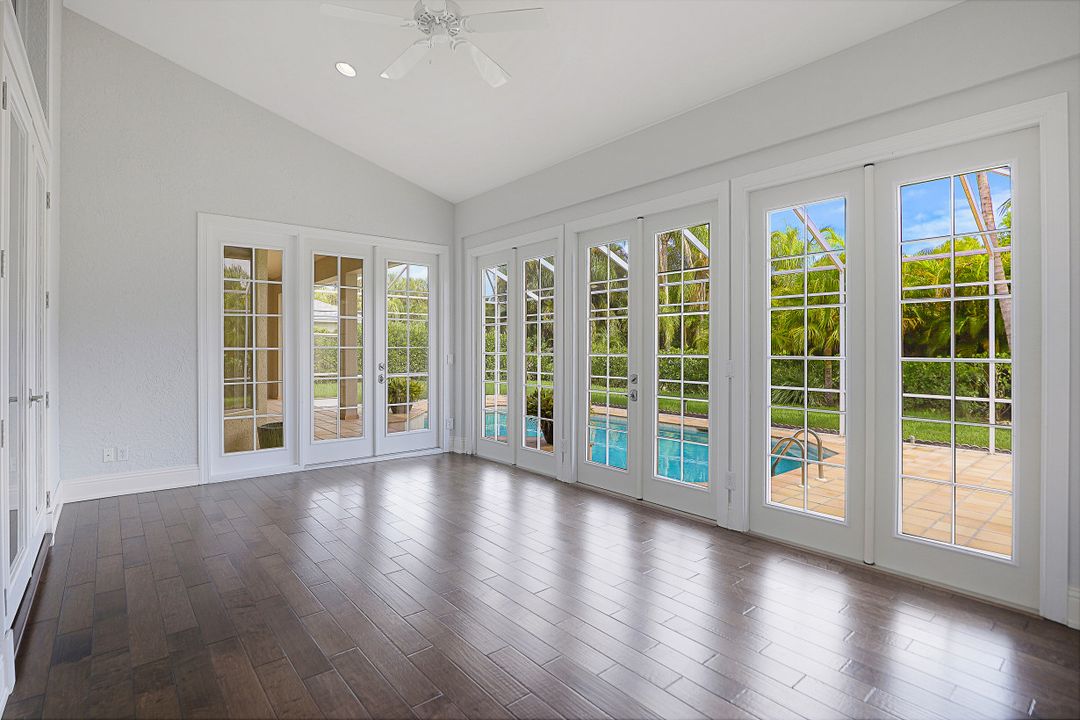 1905 Fairfax Cir, Naples, FL 34109