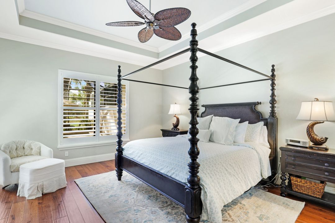 7599 Moorgate Point Way, Naples, FL 34113