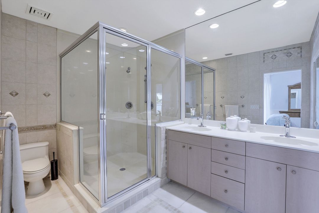 39 W Pelican St, Naples, FL 34113