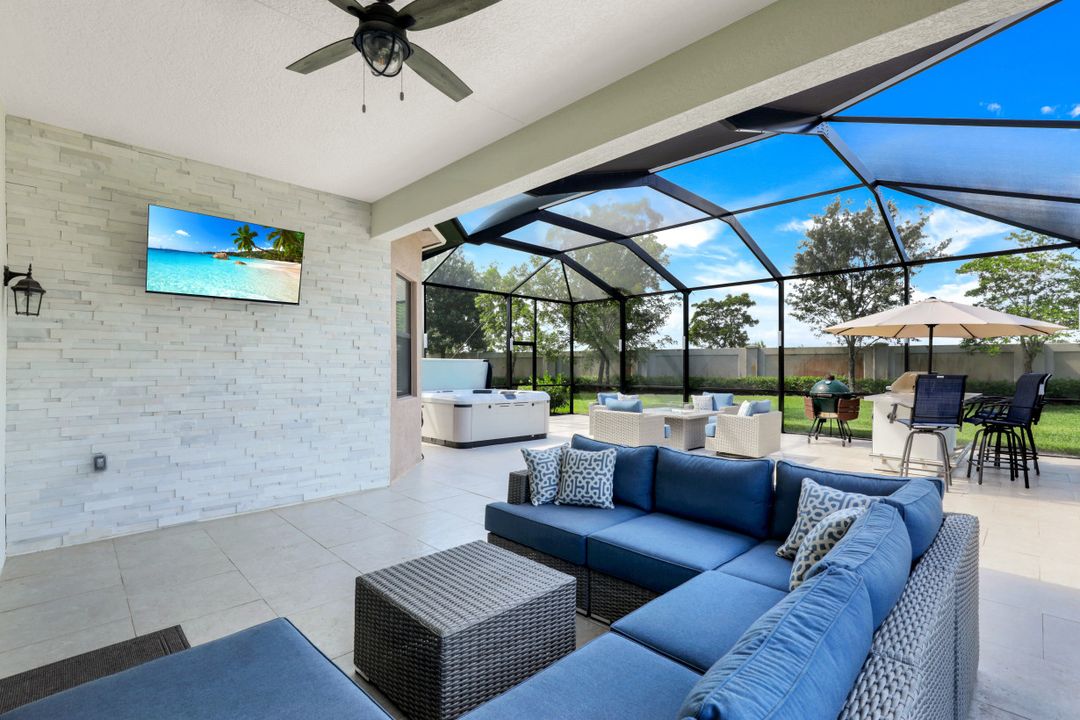 4167 Crescent Ct, Naples, FL 34119