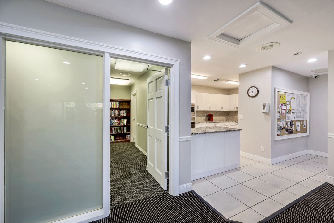 810 New Waterford Dr #201, Naples, FL 34104