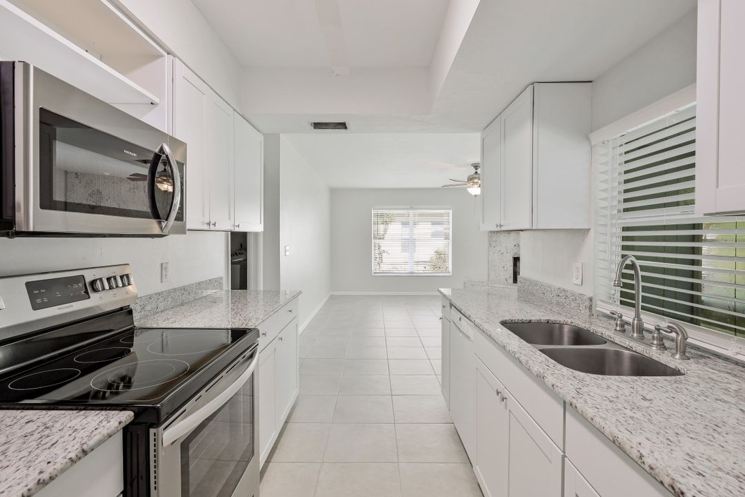 6581 Sable Ridge Ln, Naples, FL 34109