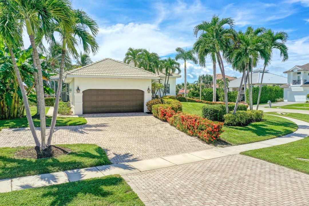 690 Pelican Ct, Marco Island, FL 34145