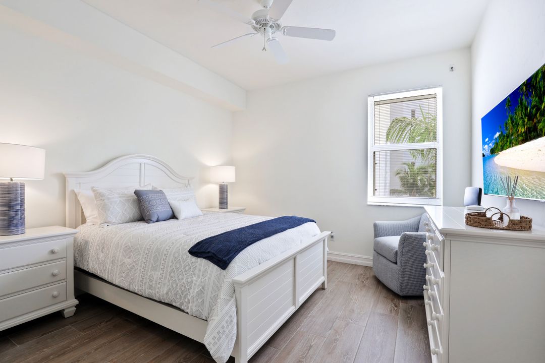 400 Flagship Dr, Naples, FL 34108