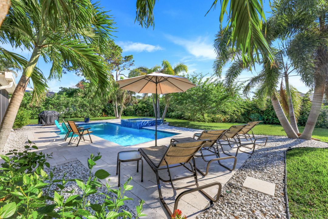 580 105th Ave N, Naples, FL 34108