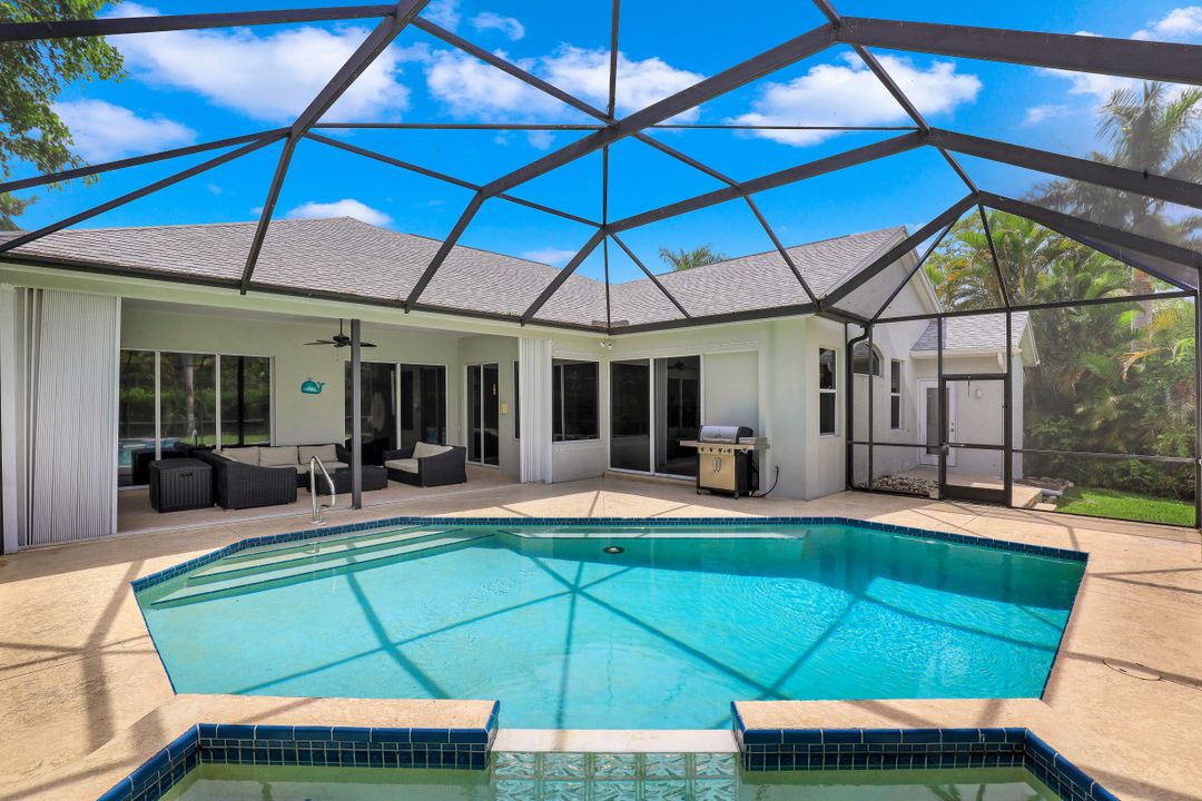 997 Aqua Ln, Fort Myers, FL 33919