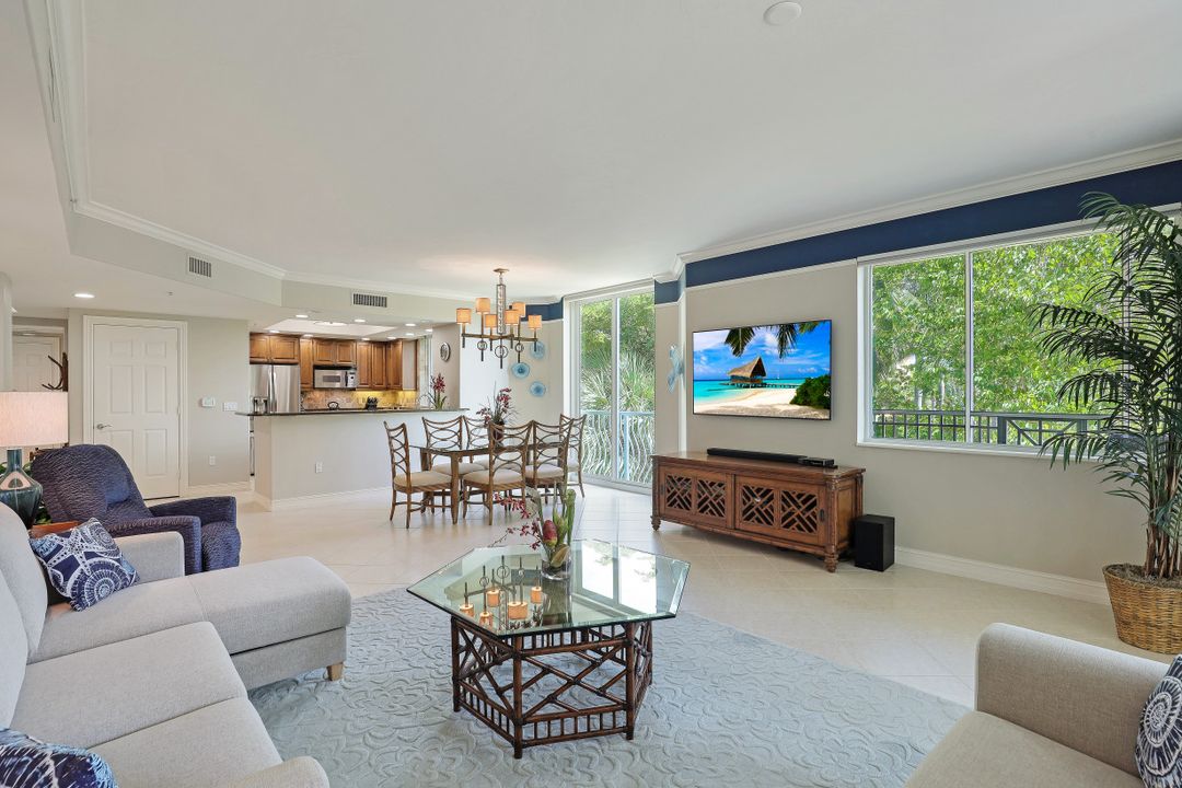2748 Tiburon Blvd E #202, Naples, FL 34109