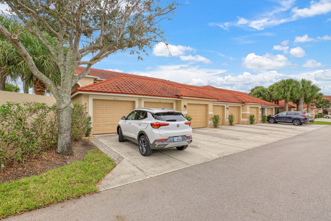 2810 Cypress Trace Cir #2111, Naples, FL 34119