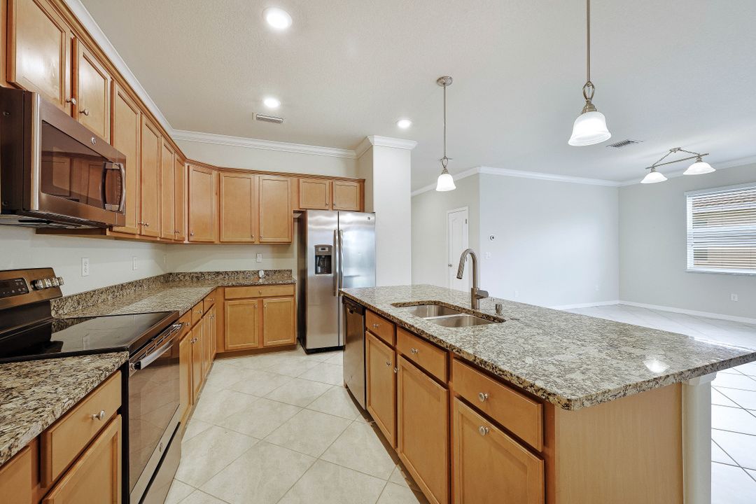 2565 Caslotti Way, Cape Coral, FL 33909