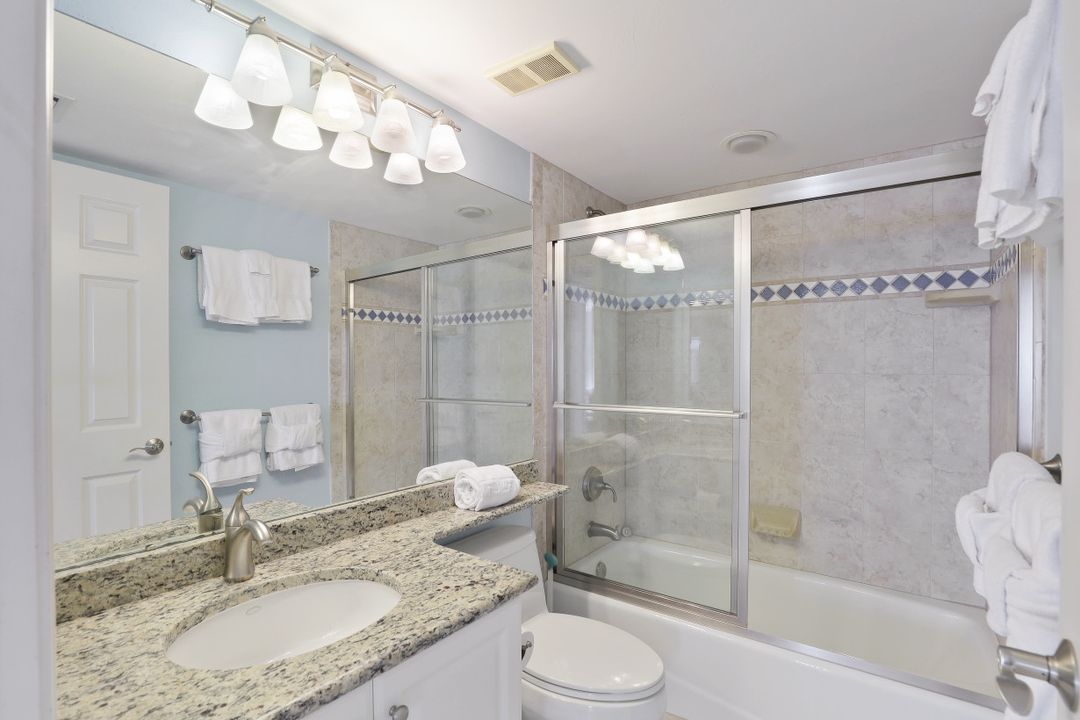 40 Seagate Dr #1101, Naples, FL 34103