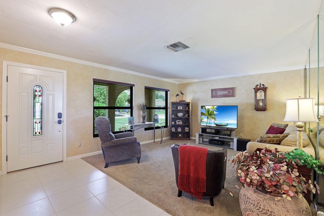 644 94th Ave N, Naples, FL 34108