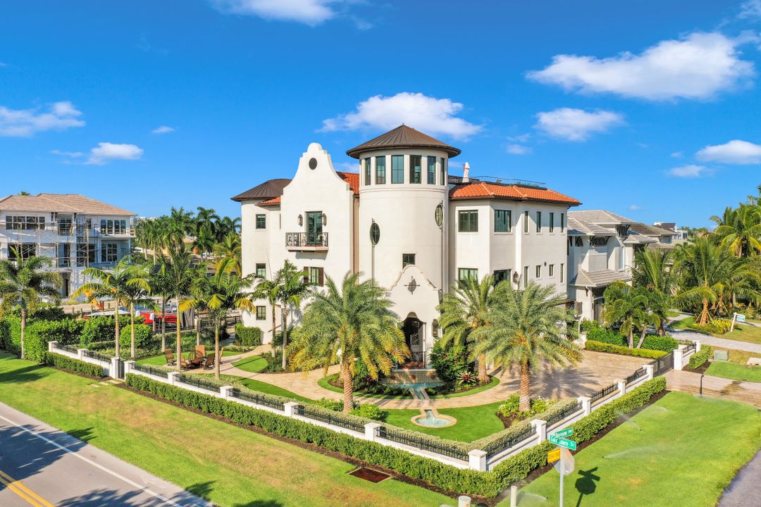 10080 Gulf Shore Dr, Naples, FL 34108