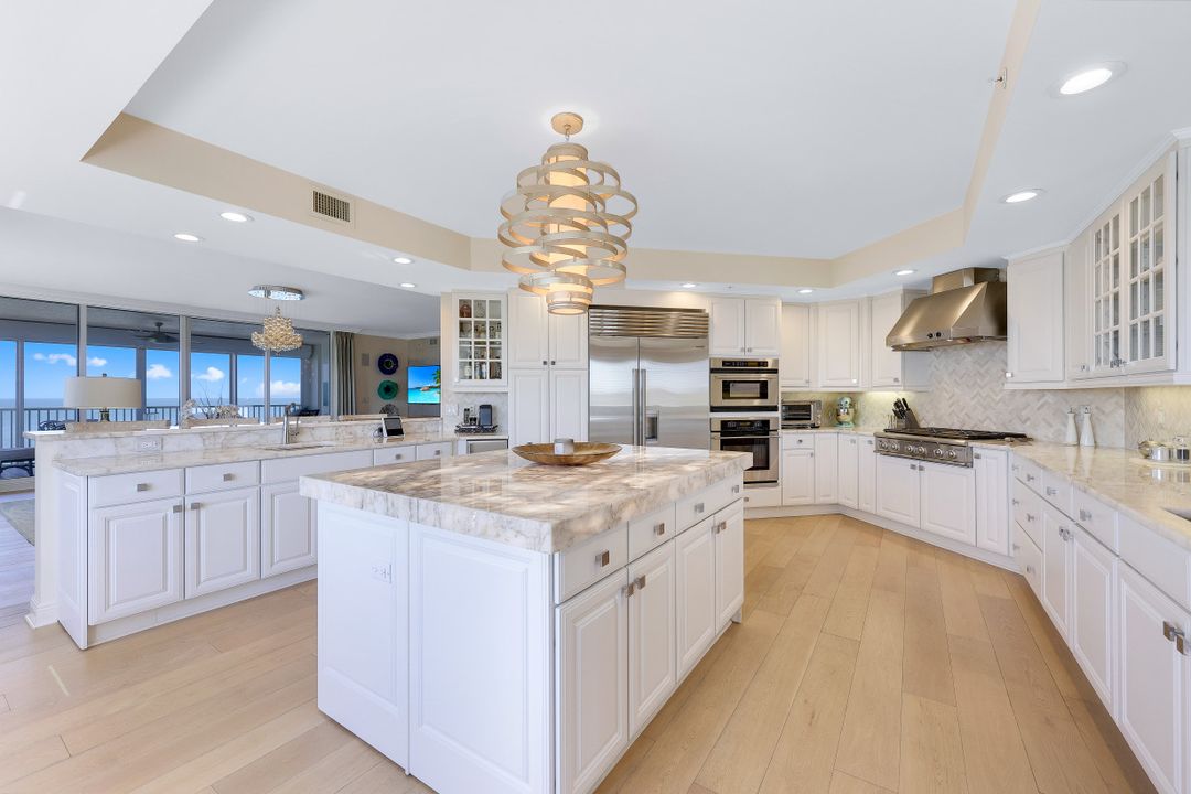 9235 Gulf Shore Dr #501, Naples, FL 34108