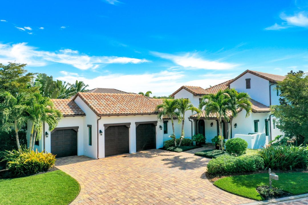 16904 Fairgrove Way, Naples, FL 34110