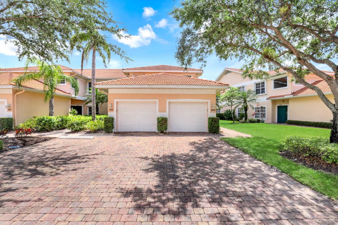 5610 Sherborn Dr #202, Naples, FL 34110