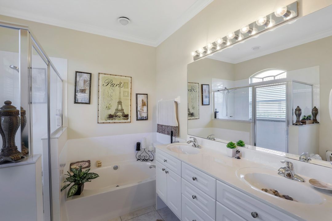 2084 Crestview Way, Naples, FL 34119