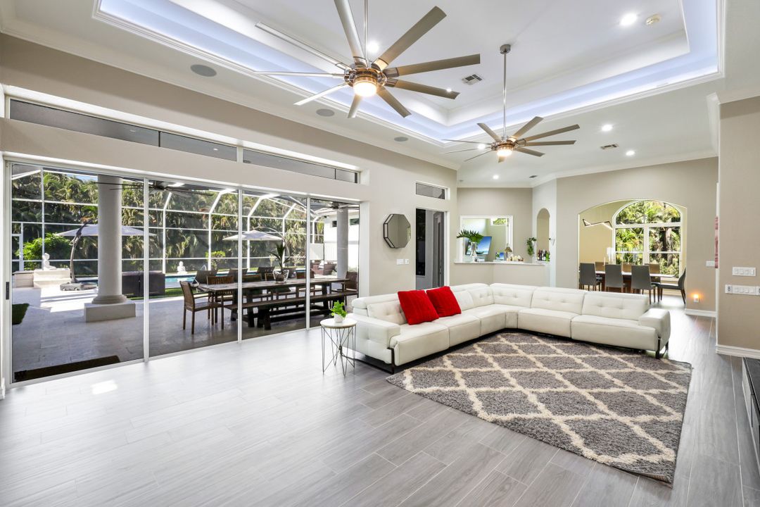 4055 1st Ave SW, Naples, FL 34119