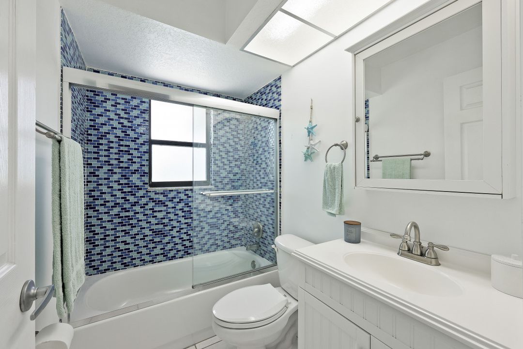 1909 SE 8th Ave, Cape Coral, FL 33990