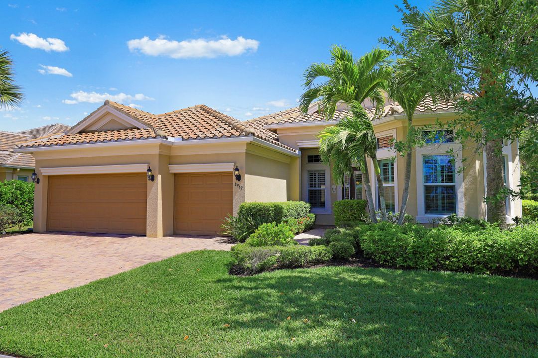 8962 Quarry Dr, Naples, FL 34120