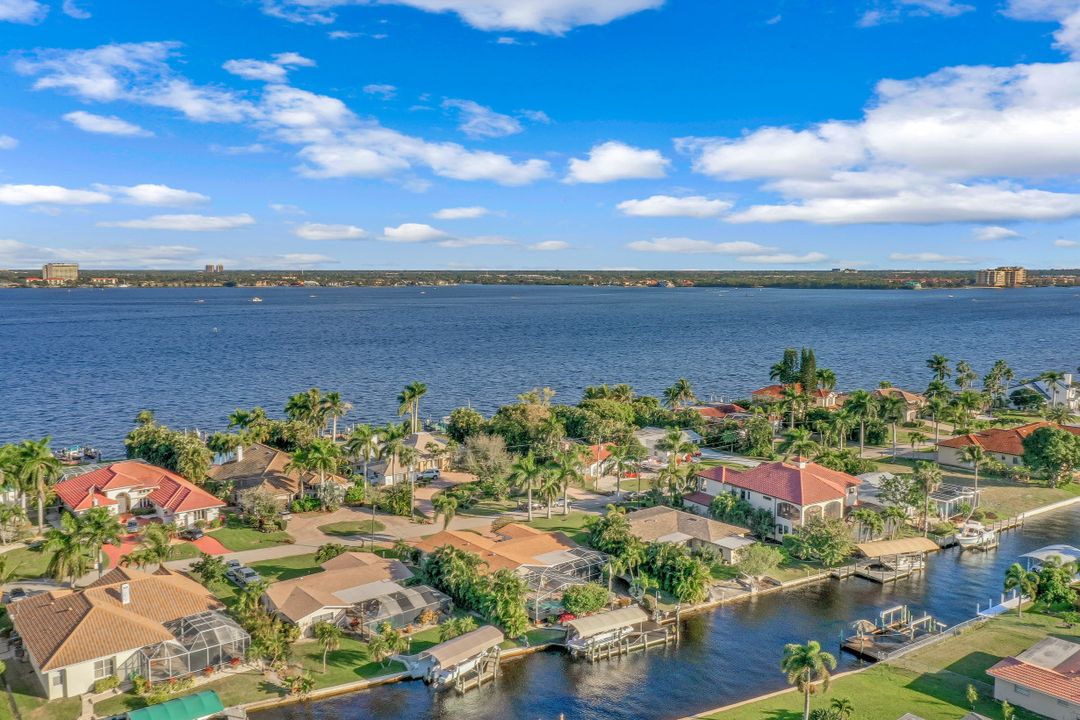 5230 Nautilus Dr, Cape Coral, FL 33904