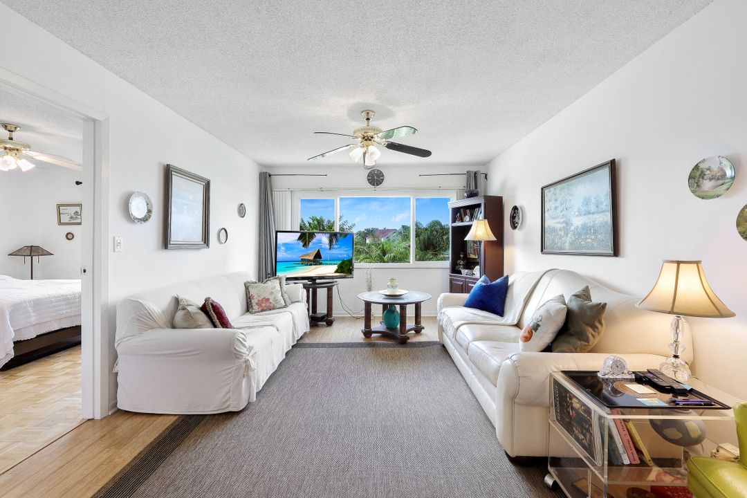 1010 Manatee Rd #B201, Naples, FL 34114