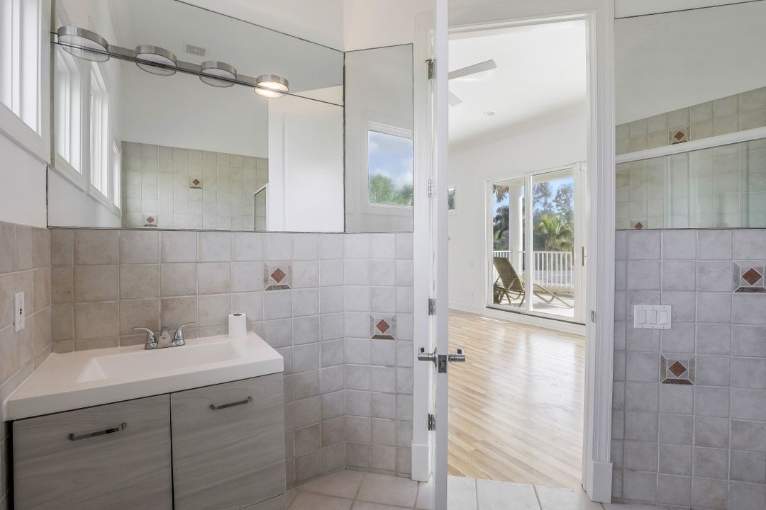 6262 Standing Oaks Ln, Naples, FL 34119