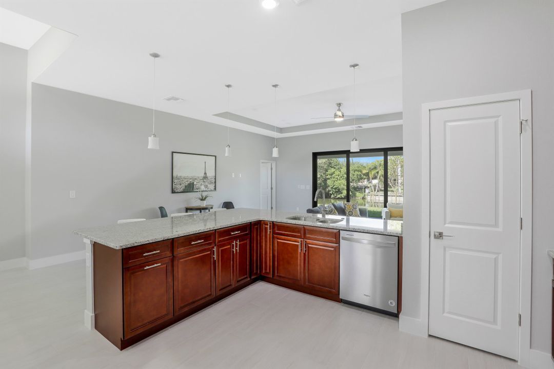 307 Gleason Pkwy, Cape Coral, FL 33914