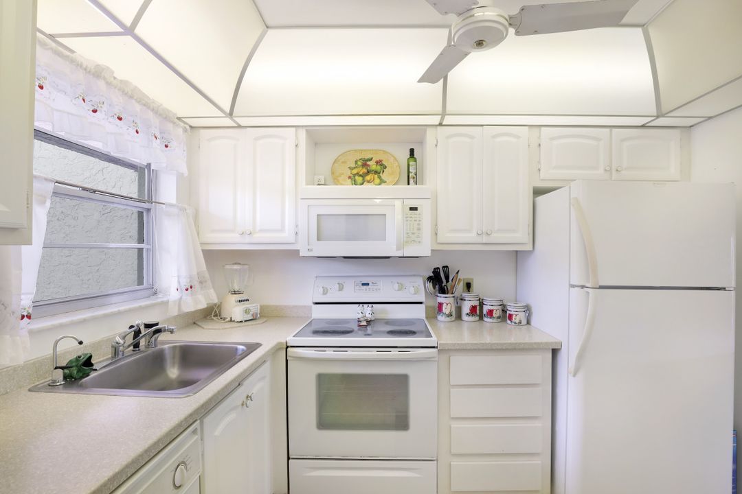 300 Forest Lakes Blvd #102, Naples, FL 34105