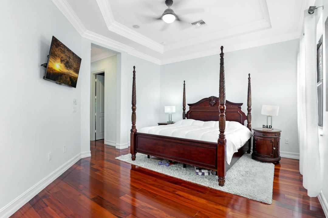 1434 Serrano Cir, Naples, FL 34105