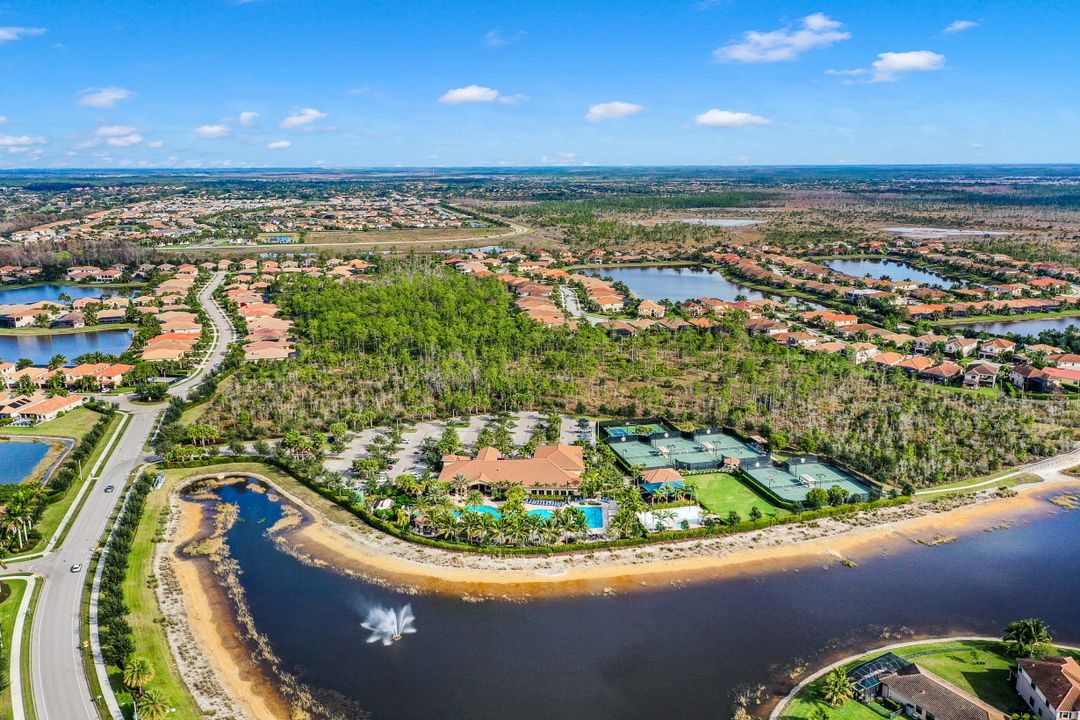 3370 Baltic Dr, Naples, FL 34119