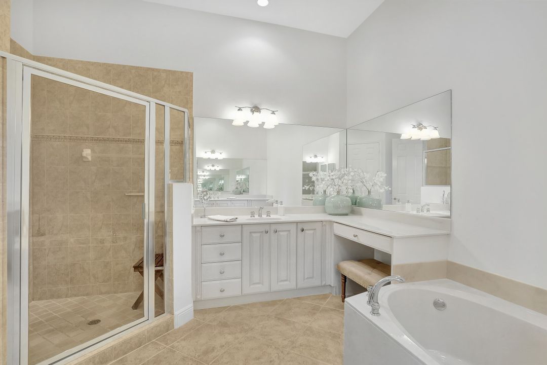 9243 Tesoro Ln #204, Naples, FL 34114