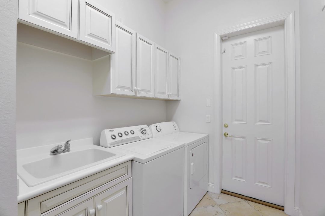 10196 Avonleigh Dr, Bonita Springs, FL 34135