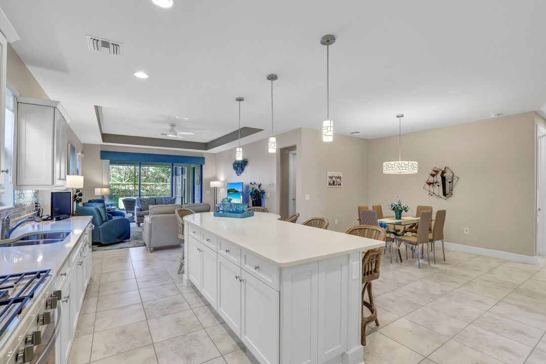 16341 Camden Lakes Cir, Naples, FL 34110