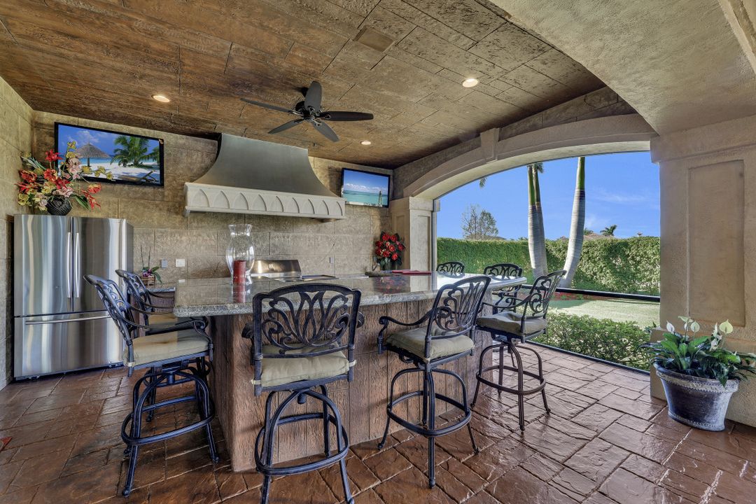 6411 Highcroft Dr, Naples, FL 34119