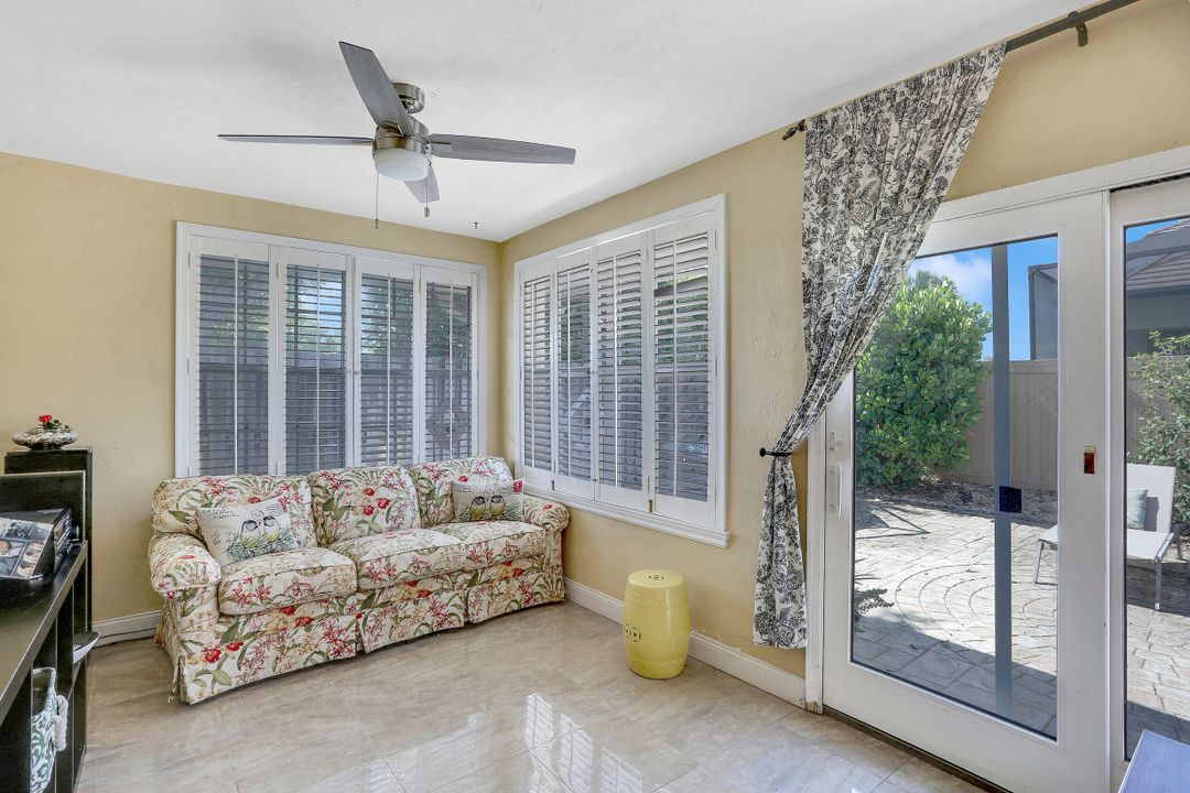 698 99th Ave N, Naples, FL 34108