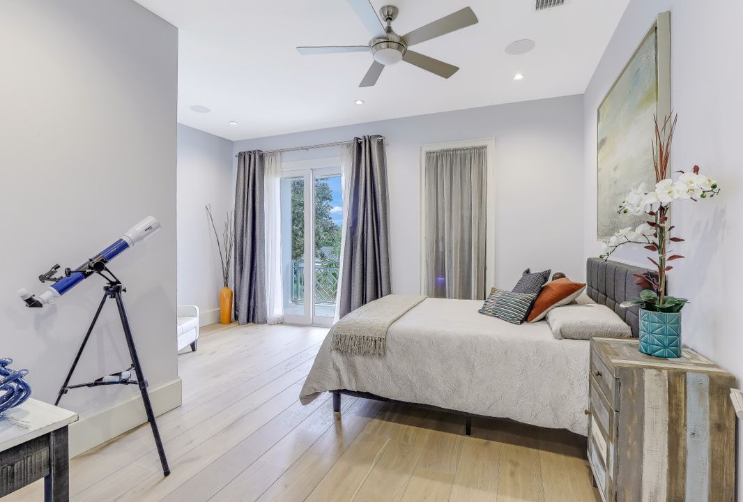 1824 Alamanda Dr, Naples, FL 34102